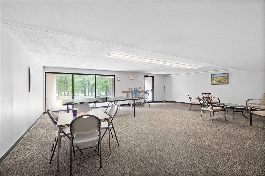 650 East Greenwich Avenue, #6-204, West Warwick, RI 02893 650 East Greenwich Avenue, #6-204, West Warwick, RI 02893
