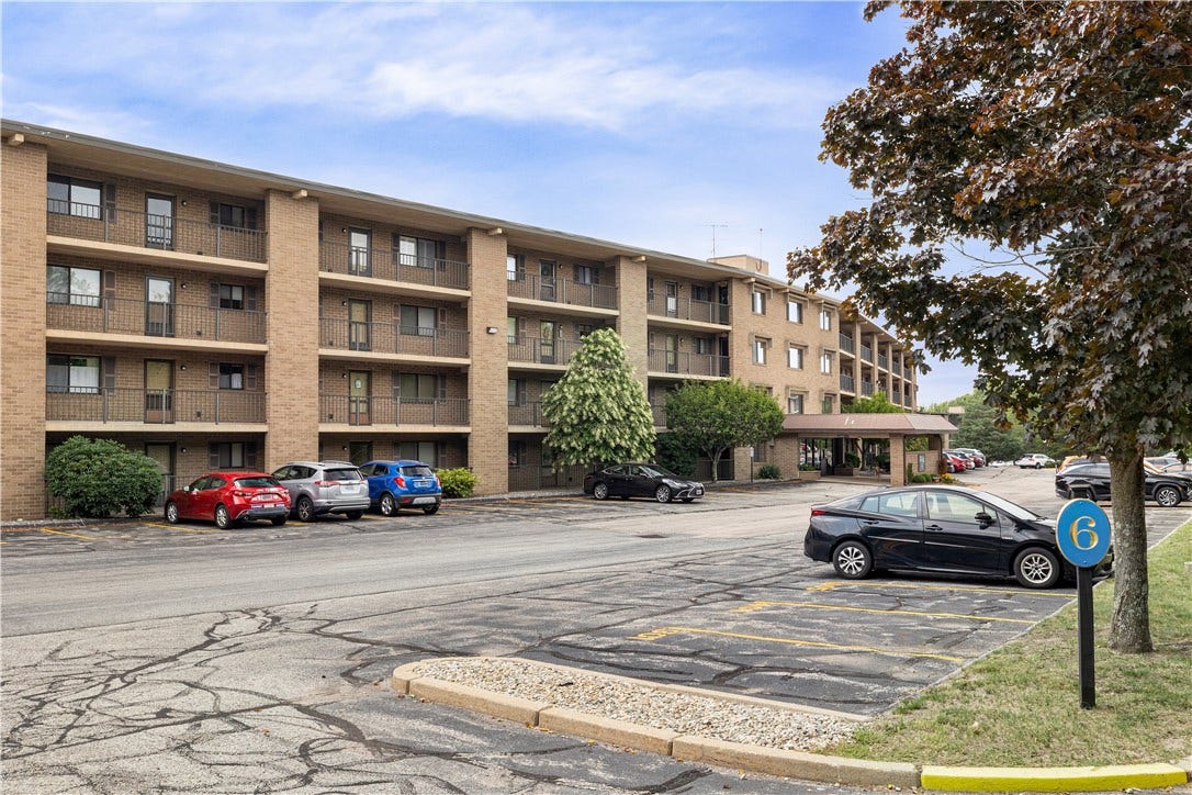 650 East Greenwich Avenue, #6-204, West Warwick, RI 02893 650 East Greenwich Avenue, #6-204, West Warwick, RI 02893