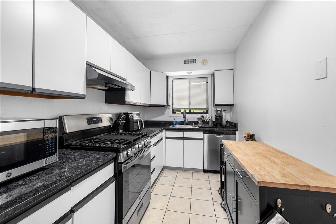 650 East Greenwich Avenue, #6-204, West Warwick, RI 02893 650 East Greenwich Avenue, #6-204, West Warwick, RI 02893