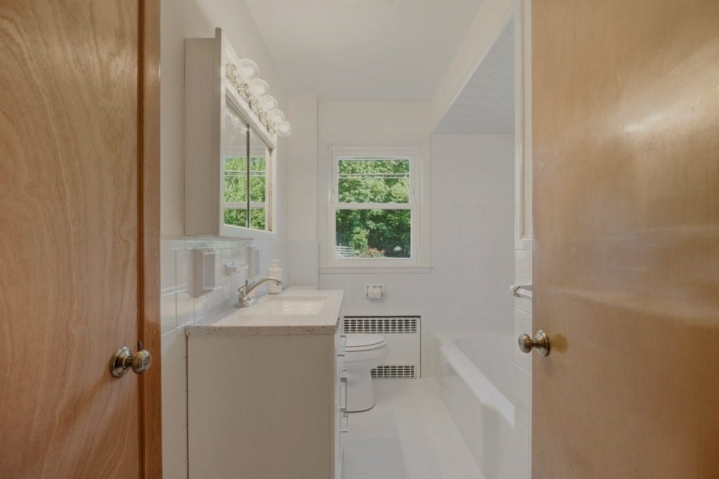 205 Lincoln Avenue, Barrington, RI 02806 205 Lincoln Avenue, Barrington, RI 02806