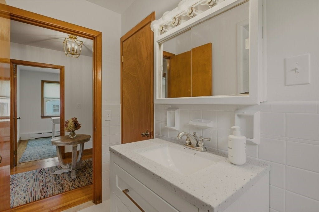 205 Lincoln Avenue, Barrington, RI 02806 205 Lincoln Avenue, Barrington, RI 02806