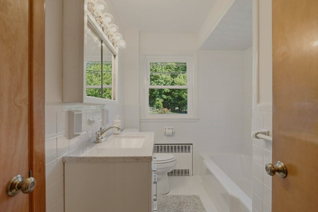 205 Lincoln Avenue, Barrington, RI 02806 205 Lincoln Avenue, Barrington, RI 02806