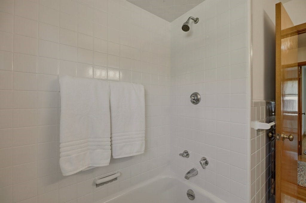 205 Lincoln Avenue, Barrington, RI 02806 205 Lincoln Avenue, Barrington, RI 02806