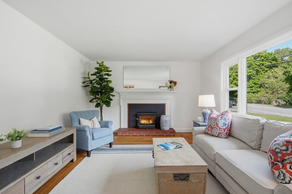 205 Lincoln Avenue, Barrington, RI 02806 Bright, light & cozy