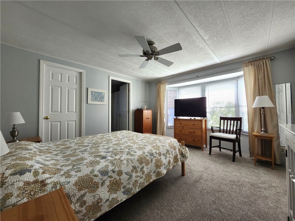 158 Holiday Court, South Kingstown, RI 02879 158 Holiday Court, South Kingstown, RI 02879