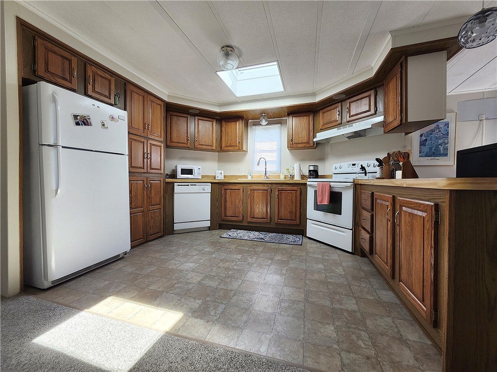 158 Holiday Court, South Kingstown, RI 02879 158 Holiday Court, South Kingstown, RI 02879