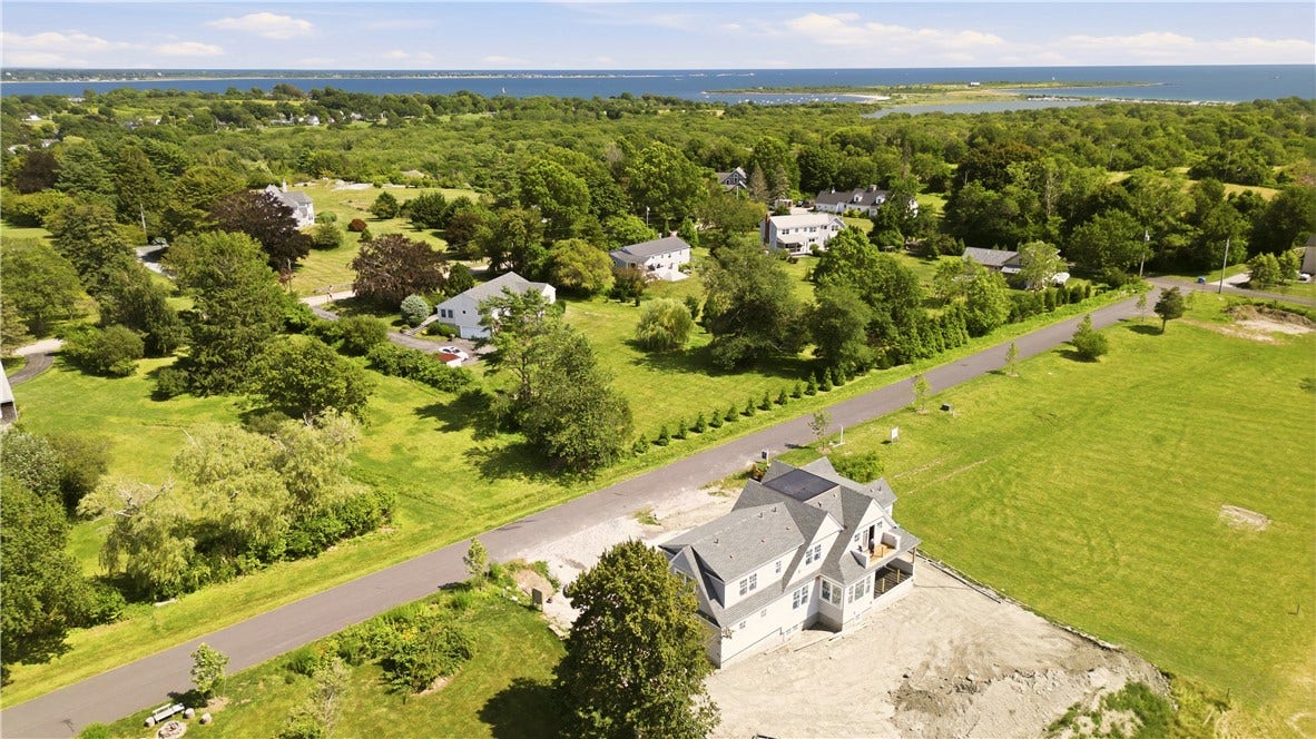 11 Saltwood Farm Road, Middletown, RI 02842 11 Saltwood Farm Road, Middletown, RI 02842