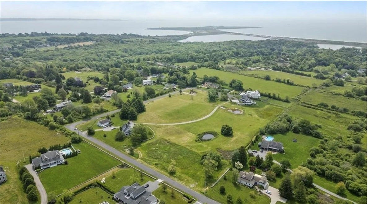 11 Saltwood Farm Road, Middletown, RI 02842 11 Saltwood Farm Road, Middletown, RI 02842