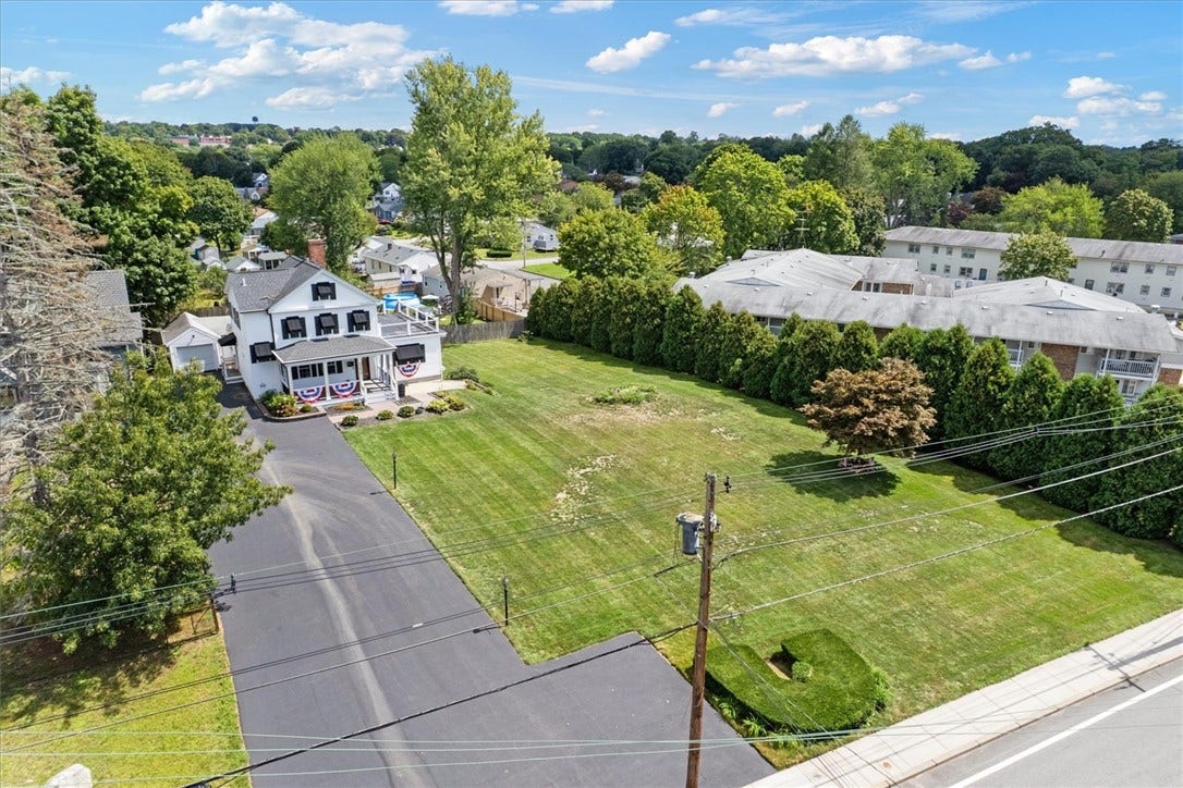 513 Woonasquatucket Avenue, North Providence, RI 02911 513 Woonasquatucket Avenue, North Providence, RI 02911