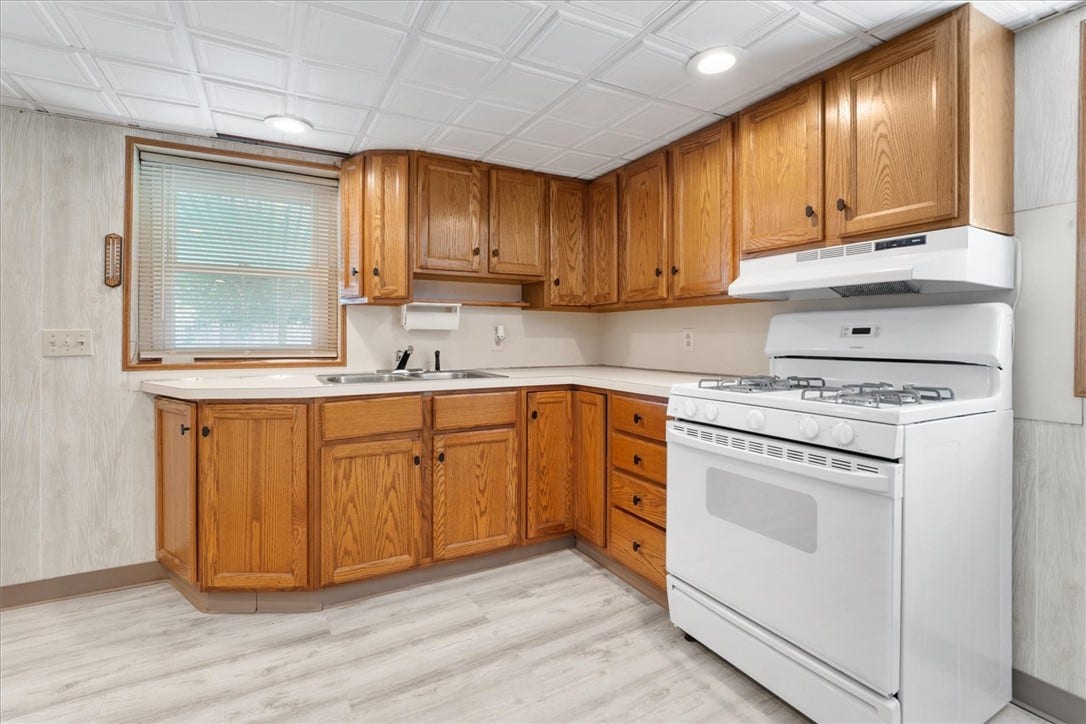 513 Woonasquatucket Avenue, North Providence, RI 02911 513 Woonasquatucket Avenue, North Providence, RI 02911
