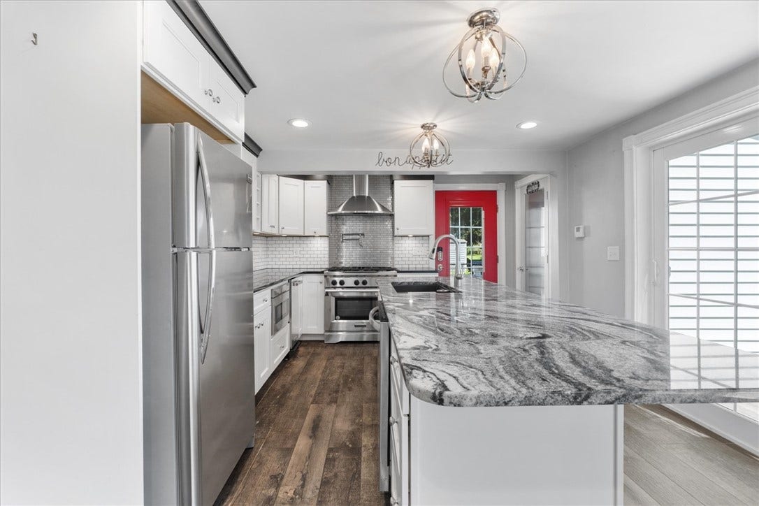 513 Woonasquatucket Avenue, North Providence, RI 02911 513 Woonasquatucket Avenue, North Providence, RI 02911