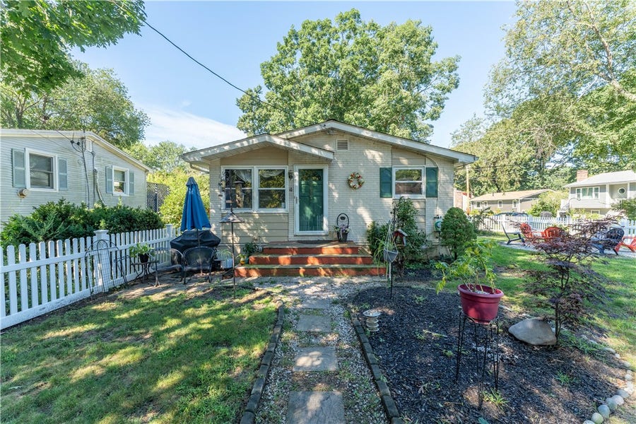 Property photo for 4 Wake Robin Trail, Narragansett, RI