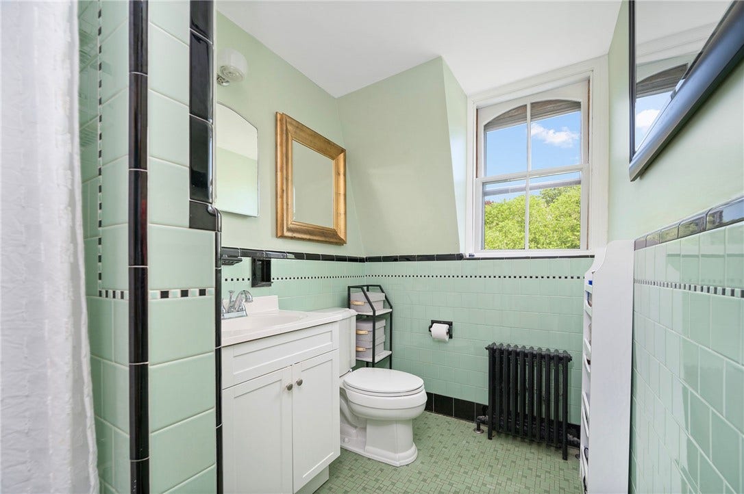 1 Red Cross Avenue, #10, Newport, RI 02840 1 Red Cross Avenue, #10, Newport, RI 02840