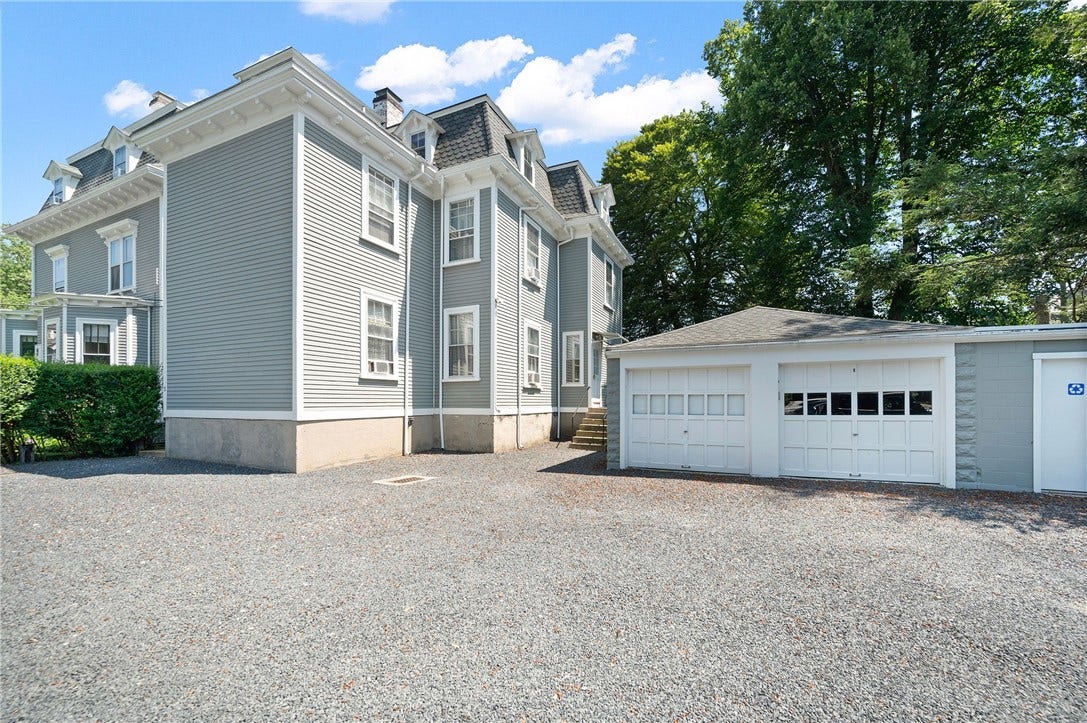 1 Red Cross Avenue, #10, Newport, RI 02840 1 Red Cross Avenue, #10, Newport, RI 02840