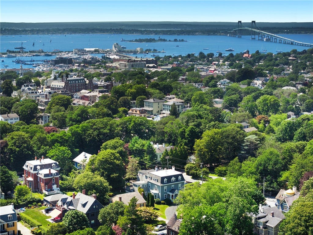 1 Red Cross Avenue, #10, Newport, RI 02840 1 Red Cross Avenue, #10, Newport, RI 02840