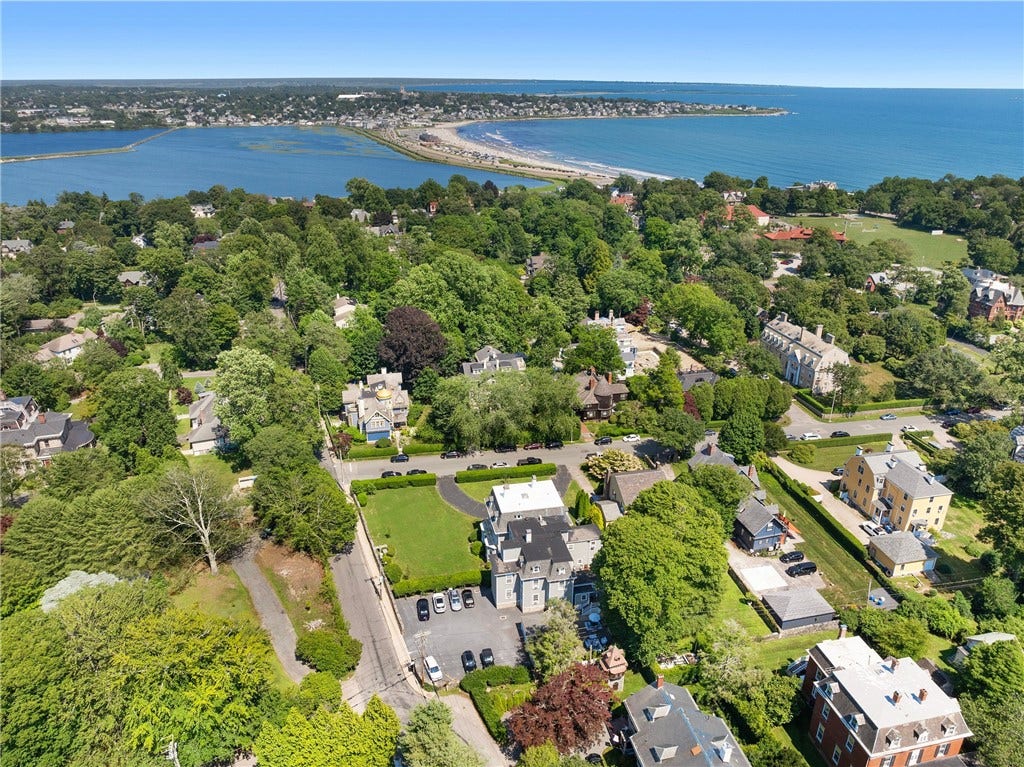 1 Red Cross Avenue, #10, Newport, RI 02840 1 Red Cross Avenue, #10, Newport, RI 02840