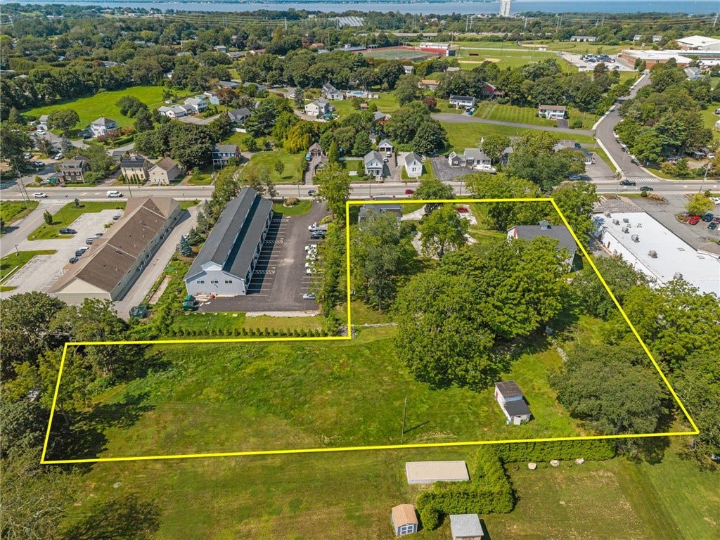 2967 East Main Road, Portsmouth, RI 02871 2967 East Main Road, Portsmouth, RI 02871