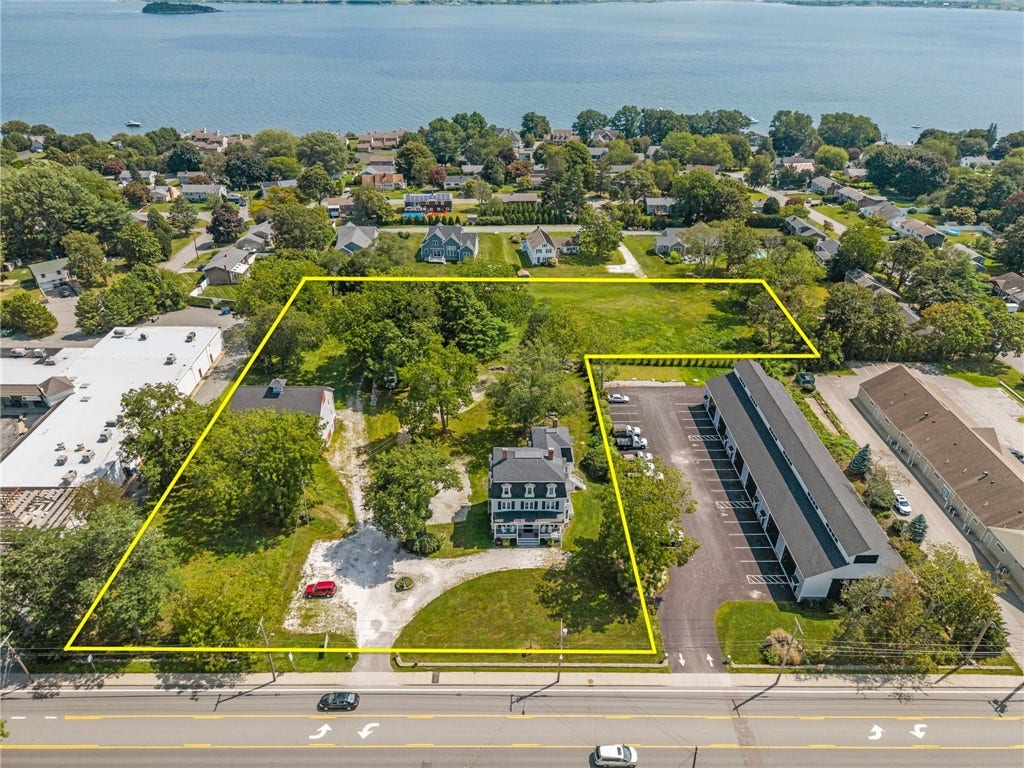 2967 East Main Road, Portsmouth, RI 02871 2967 East Main Road, Portsmouth, RI 02871