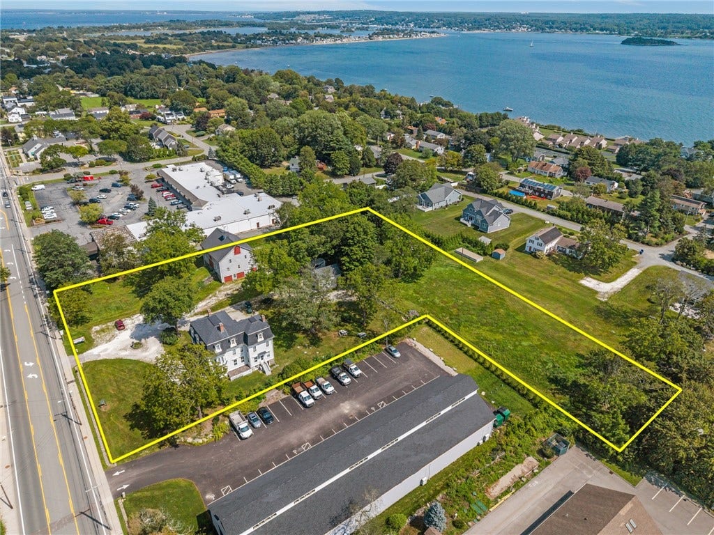 2967 East Main Road, Portsmouth, RI 02871 Lot lines are approximate for reference*