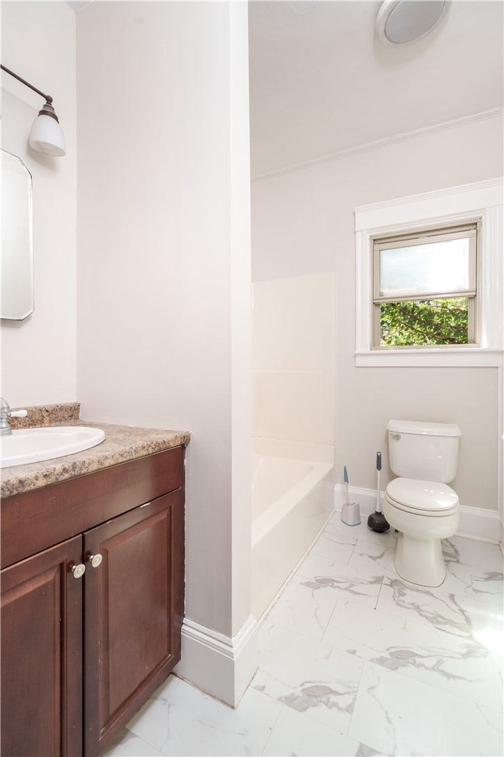 1729 South Road, #1, South Kingstown, RI 02881 Bathroom