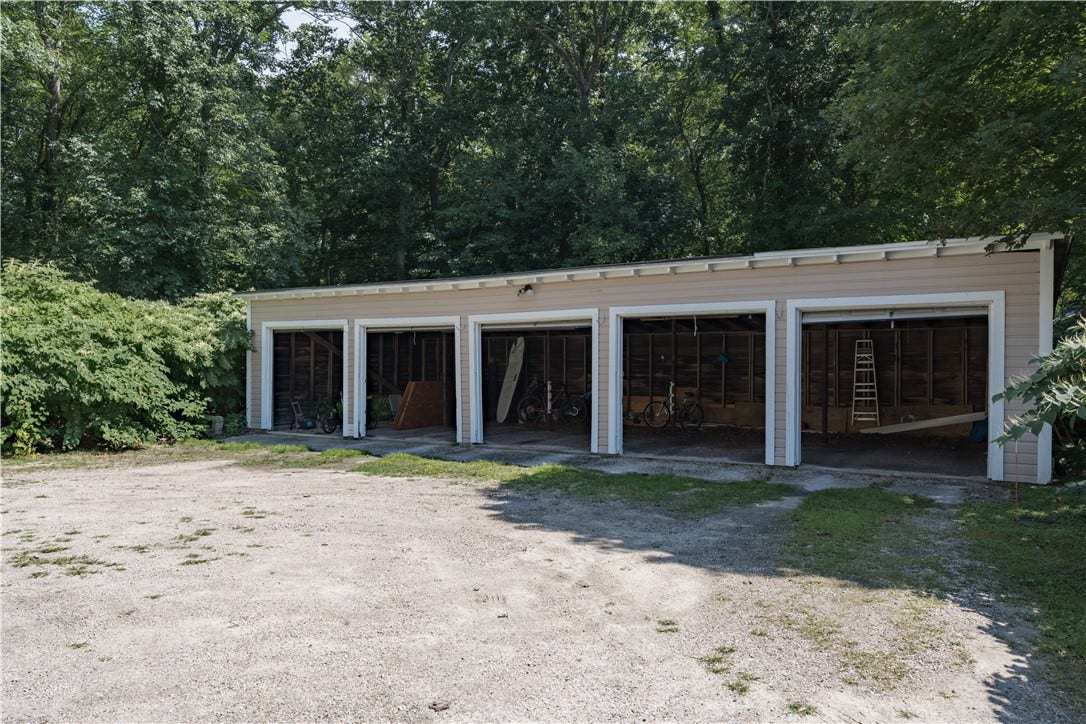 1729 South Road, #1, South Kingstown, RI 02881 Garage Spaces