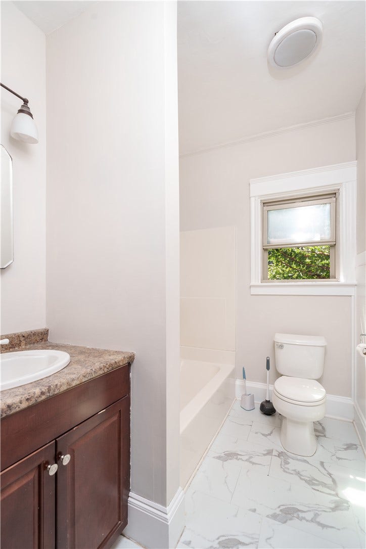 1729 South Road, #1, South Kingstown, RI 02881 Bathroom