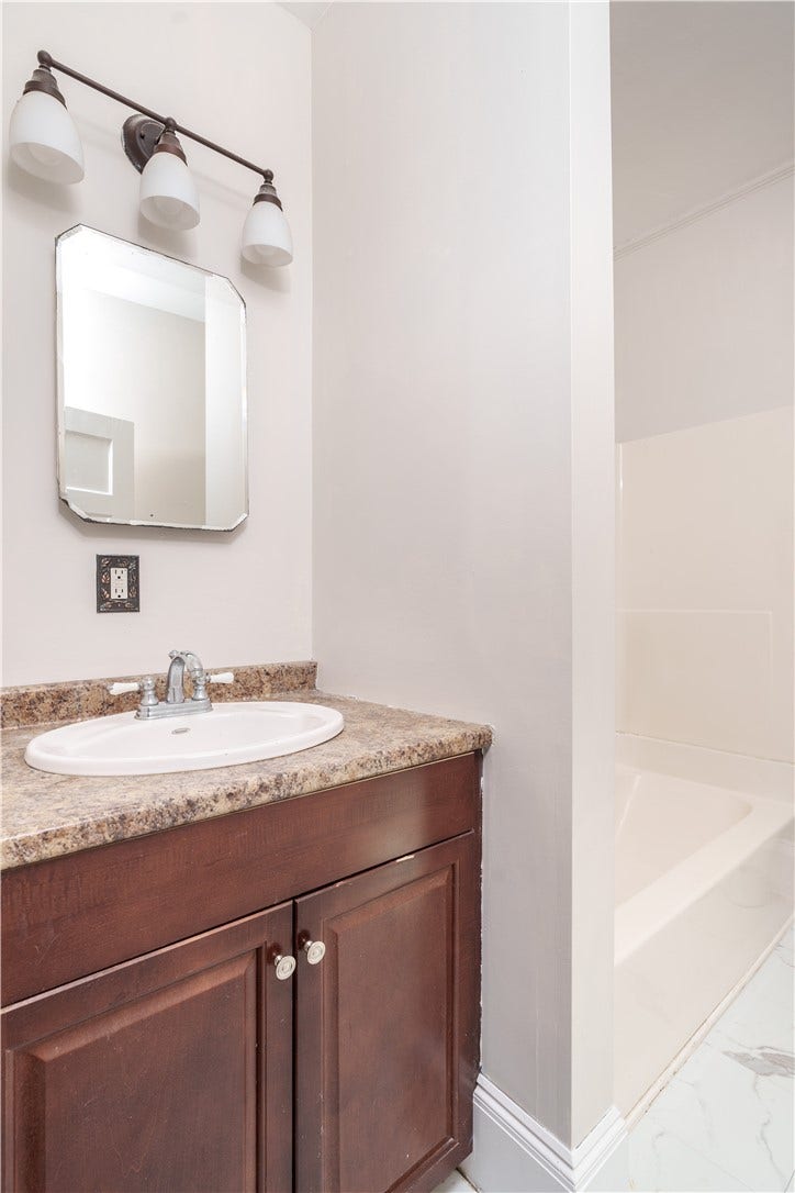 1729 South Road, #1, South Kingstown, RI 02881 Bathroom