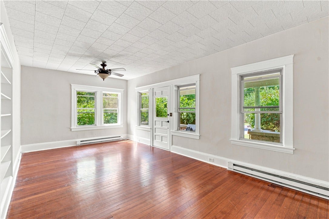 1729 South Road, #1, South Kingstown, RI 02881 Living room