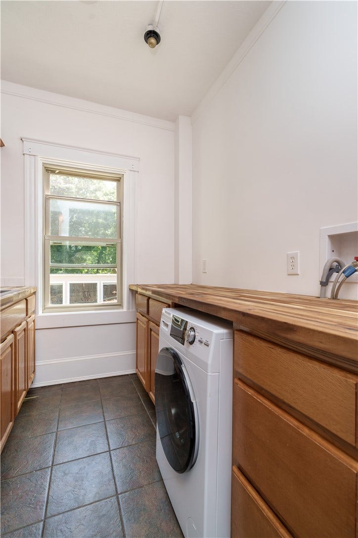 1729 South Road, #1, South Kingstown, RI 02881 Kitchen with In Unit Washer/dryer
