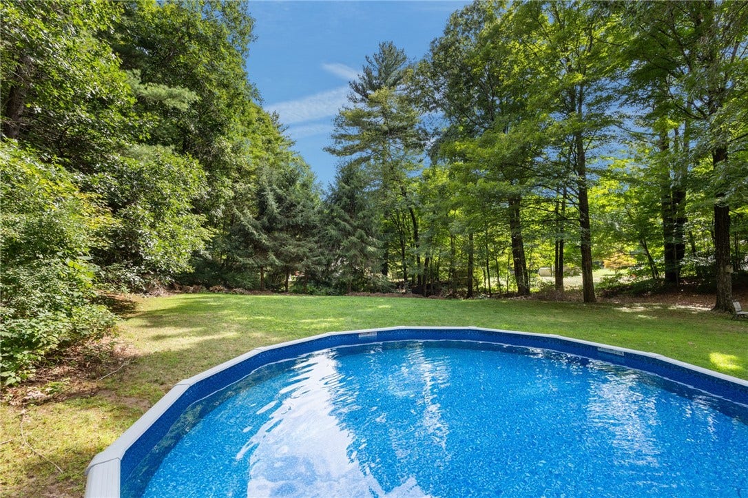 15 Paine District Road, Woodstock, CT 08261 15 Paine District Road, Woodstock, CT 08261