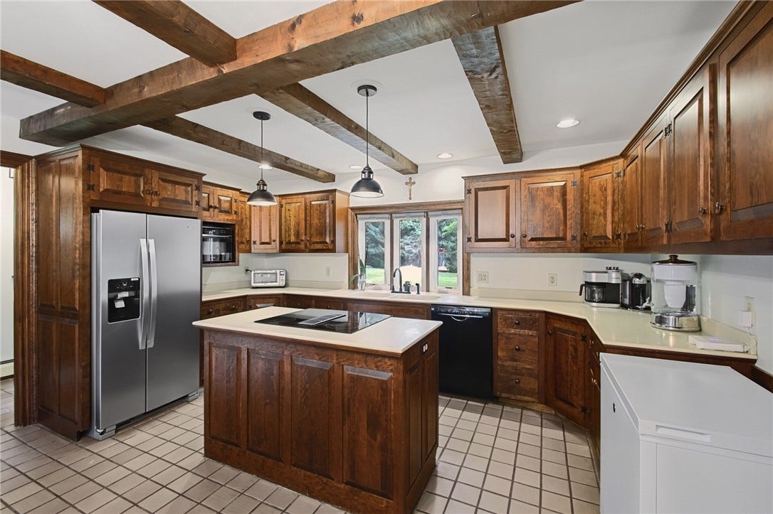 15 Paine District Road, Woodstock, CT 08261 15 Paine District Road, Woodstock, CT 08261
