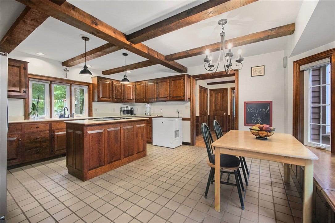 15 Paine District Road, Woodstock, CT 08261 15 Paine District Road, Woodstock, CT 08261