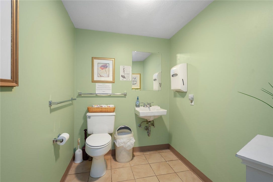 990 Main Street, #4, East Greenwich, RI 02818 990 Main Street, #4, East Greenwich, RI 02818