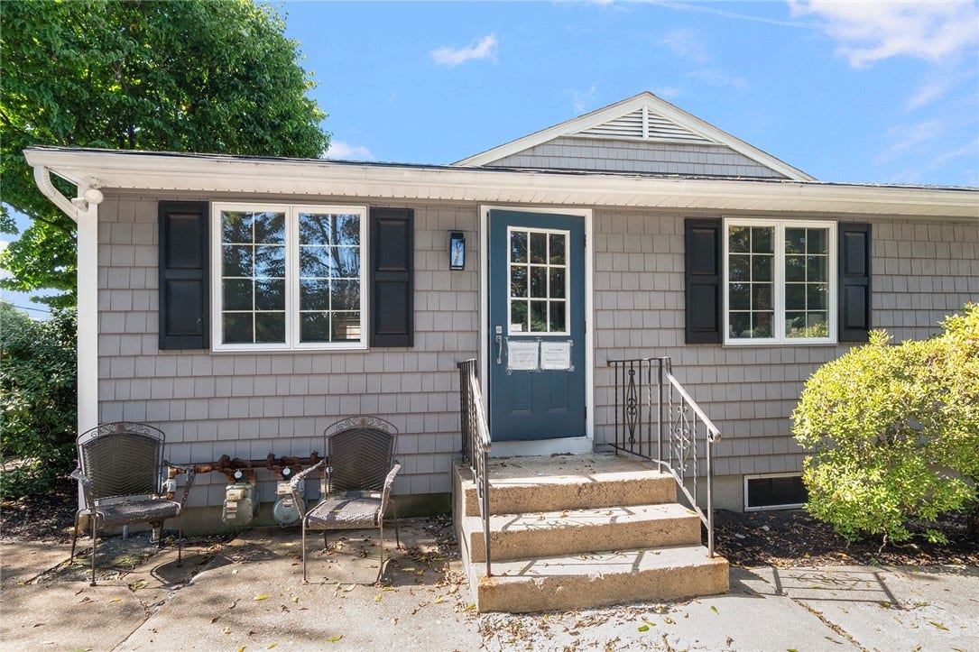990 Main Street, #4, East Greenwich, RI 02818 990 Main Street, #4, East Greenwich, RI 02818