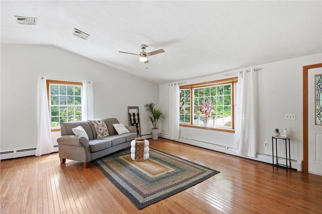 12 View Street, Lincoln, RI 02865 12 View Street, Lincoln, RI 02865