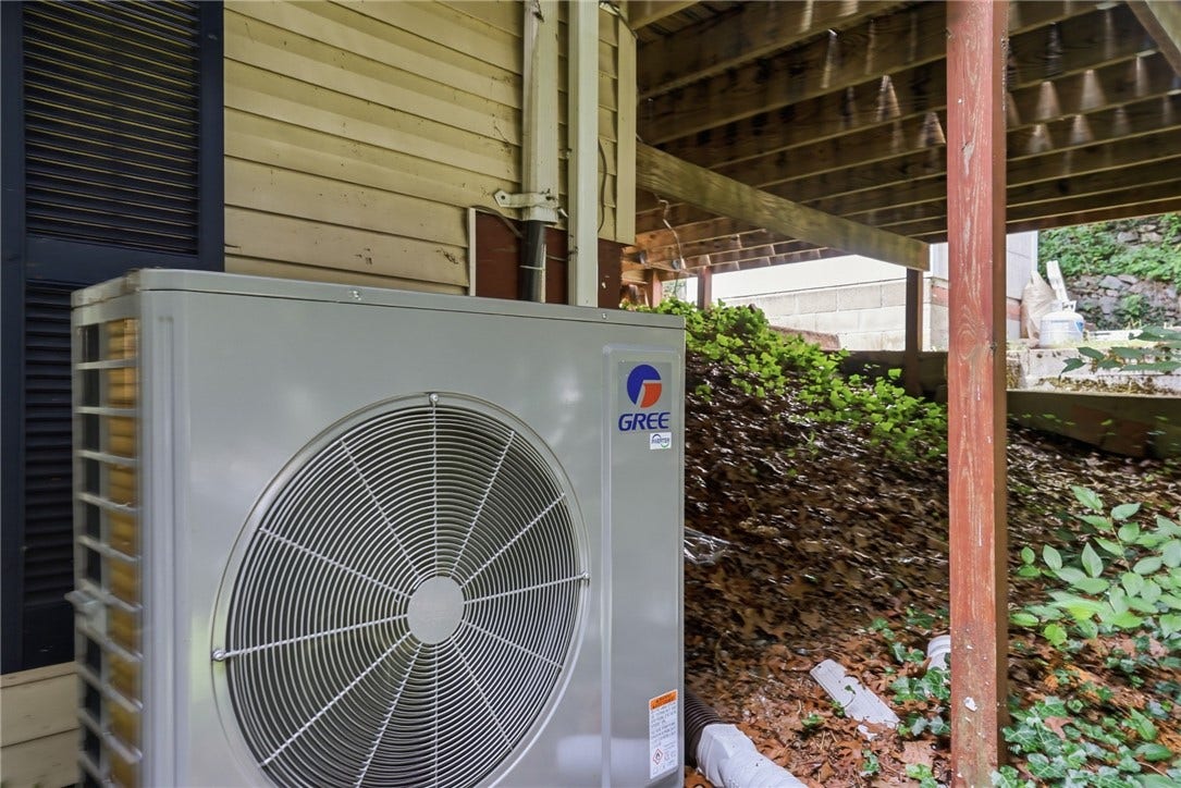 12 View Street, Lincoln, RI 02865 2.5 month old AC with heat pump