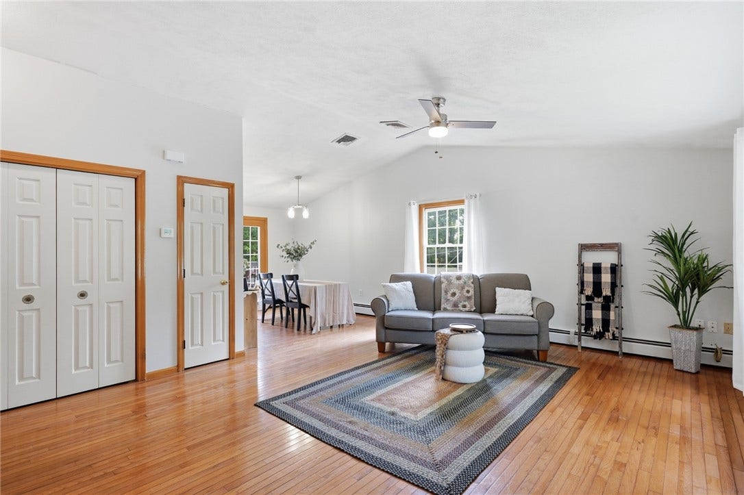 12 View Street, Lincoln, RI 02865 12 View Street, Lincoln, RI 02865