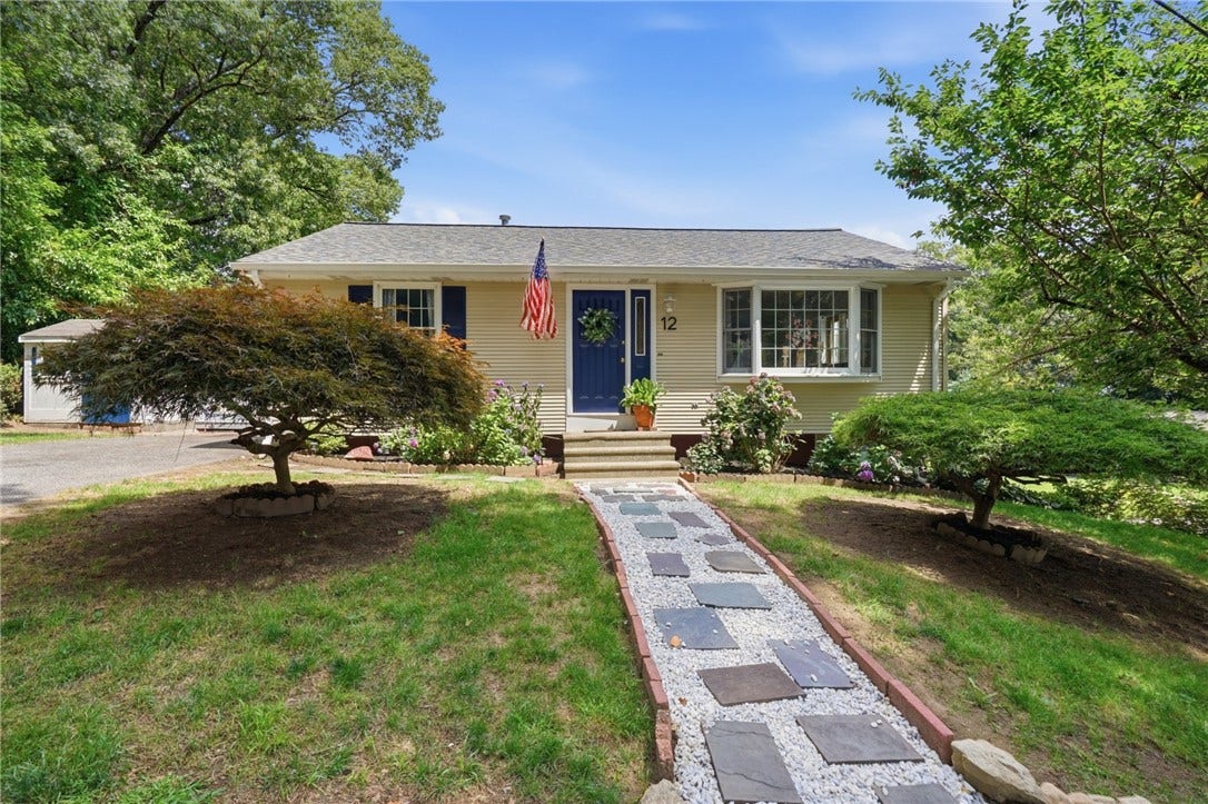 12 View Street, Lincoln, RI 02865 12 View Street, Lincoln, RI 02865