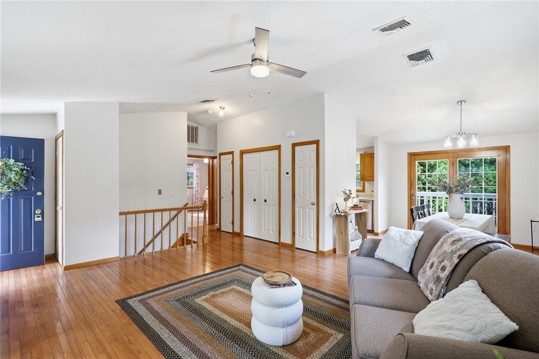 12 View Street, Lincoln, RI 02865 12 View Street, Lincoln, RI 02865