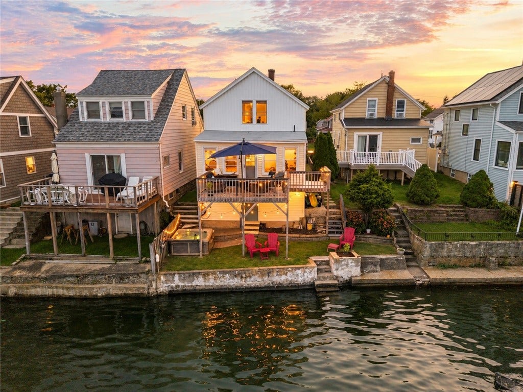 45 Cedar Avenue, Portsmouth, RI 02871 45 Cedar Avenue, Portsmouth, RI 02871