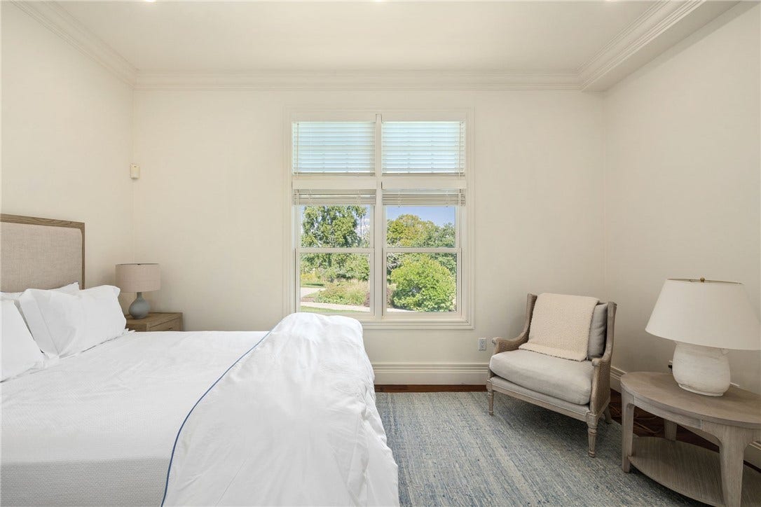 4 of 4 Bedrooms- Queen