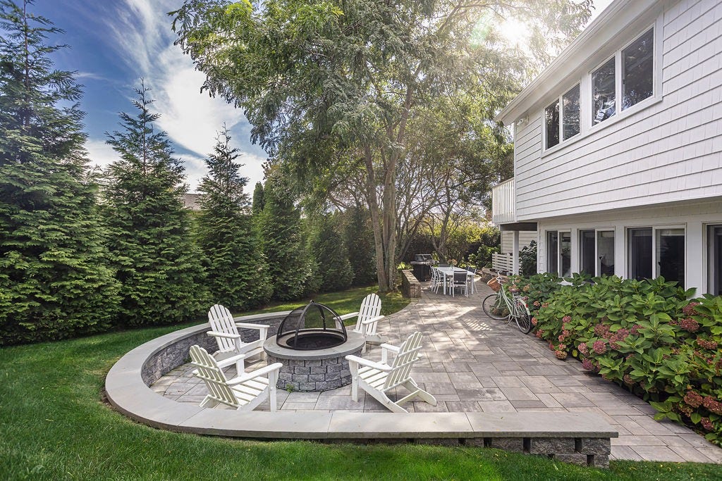 16 Larch Avenue, Narragansett, RI 02882