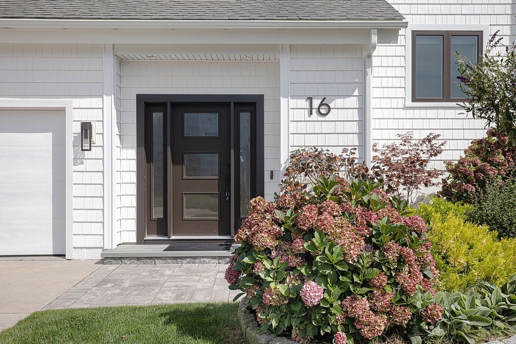 16 Larch Avenue, Narragansett, RI 02882