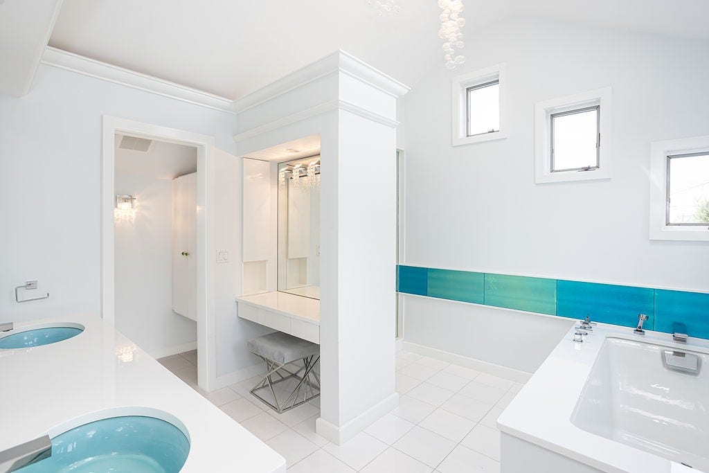 16 Larch Avenue, Narragansett, RI 02882