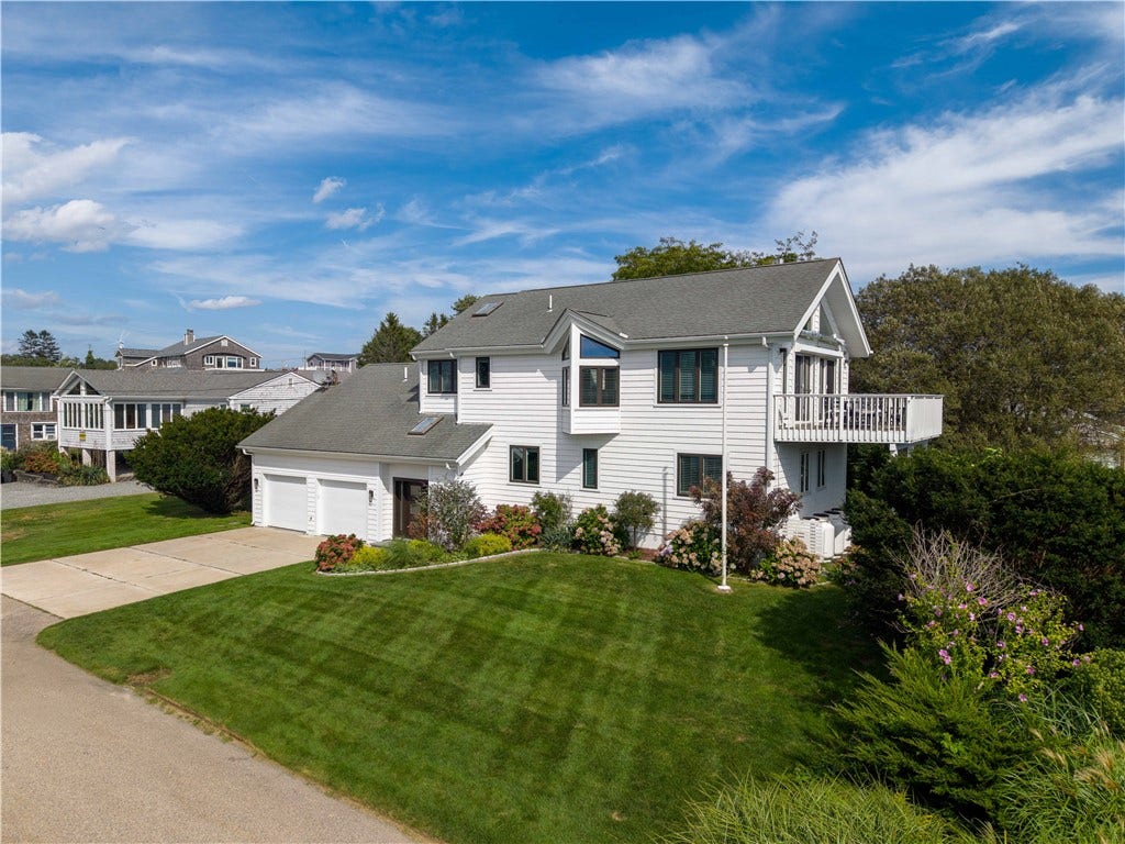 16 Larch Avenue, Narragansett, RI 02882