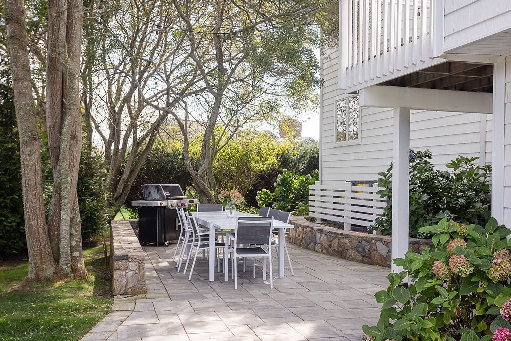 16 Larch Avenue, Narragansett, RI 02882