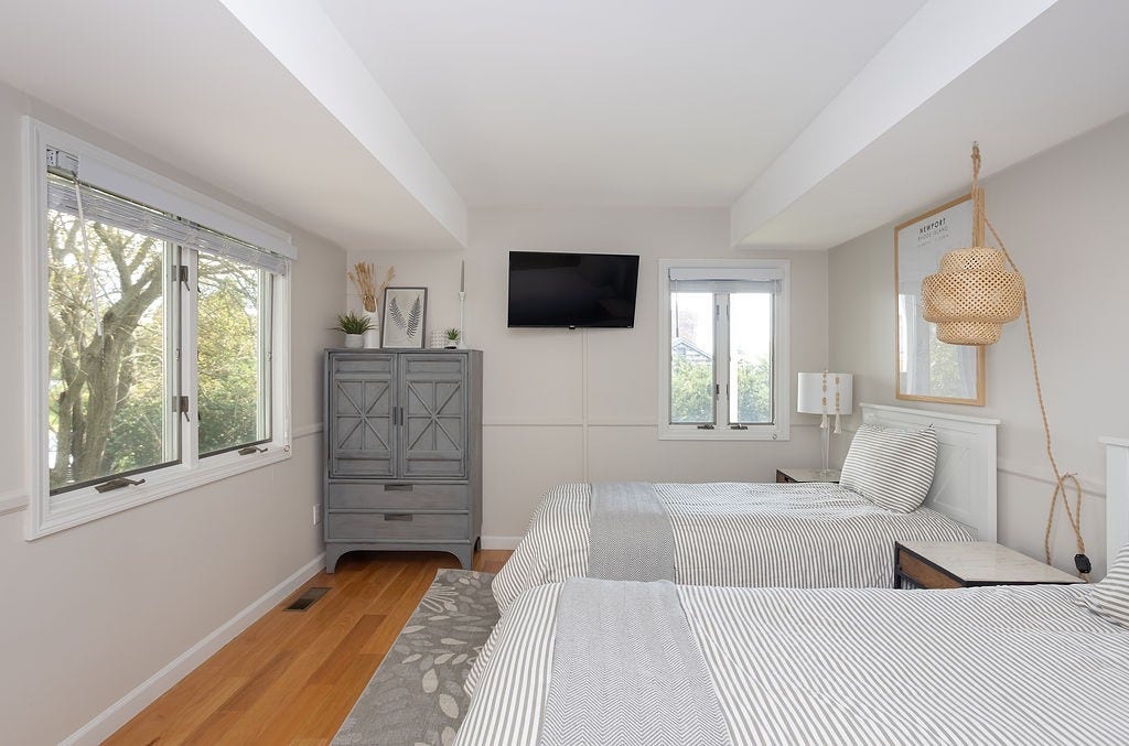 16 Larch Avenue, Narragansett, RI 02882