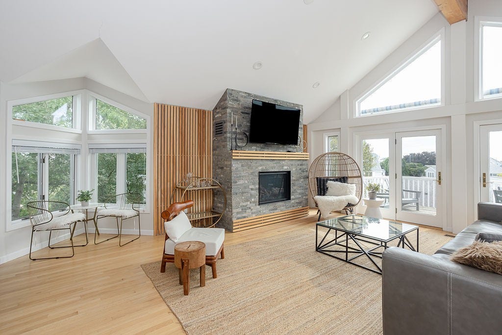 16 Larch Avenue, Narragansett, RI 02882