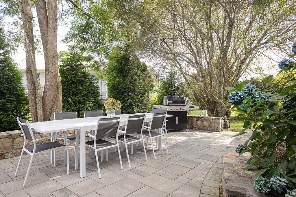 16 Larch Avenue, Narragansett, RI 02882