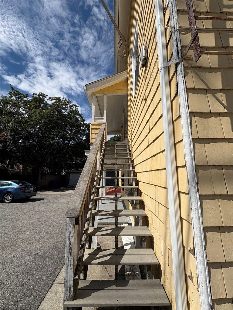 91 Duke Street, East Greenwich, RI 02818 Entry to unit 2